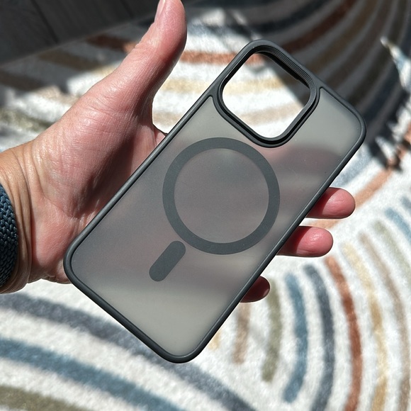 MagSafe iPhone case 13 Pro - Picture 2 of 6